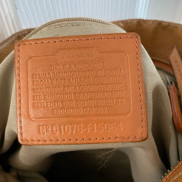 Vintage COACH Pebble F15064 in excellent condition 15 by 11 inch clean interior - Picture 4 of 10